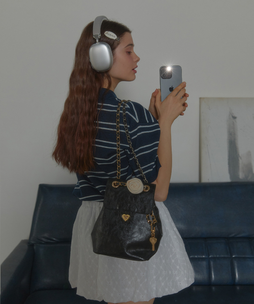 ANOETIC(アノエティック)の「HEART CORSAGE BACKPACK_BLACK(バックパック/リュック・レディース・ブラック・FREE)」の2枚目の写真