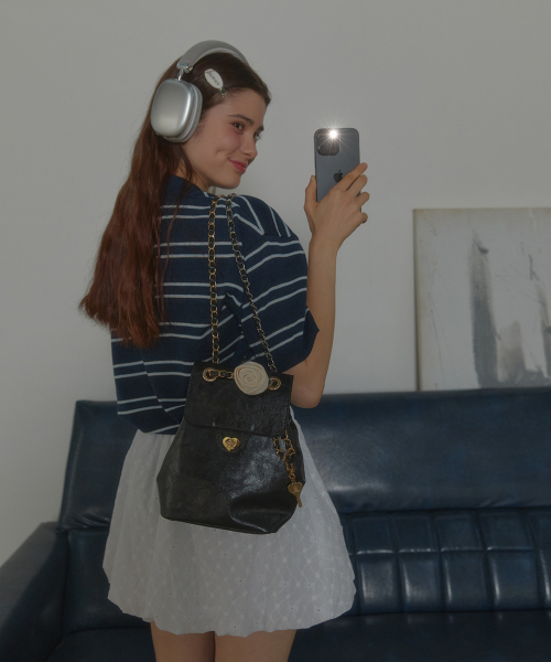ANOETIC(アノエティック)の「HEART CORSAGE BACKPACK_BLACK(バックパック/リュック・レディース・ブラック・FREE)」の3枚目の写真