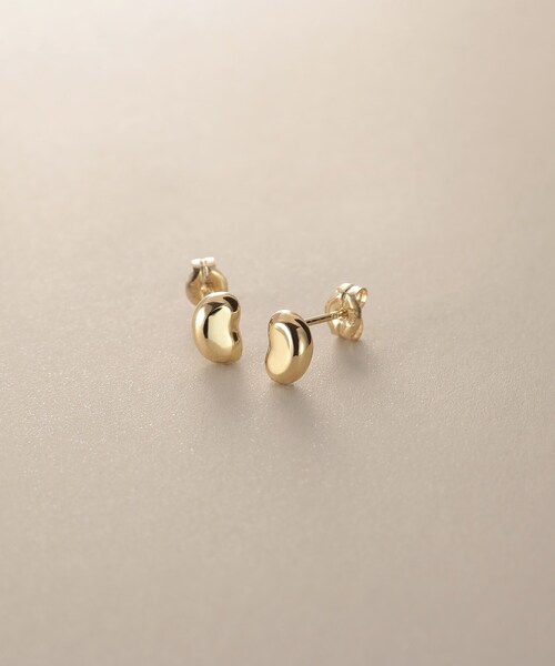 COCOSHNIK(ココシュニック)の「K10【サステナブル】ビーンズシェイプ スタッドピアス(ピアス(両耳用)・レディース・イエローゴールド・00)」の2枚目の写真
