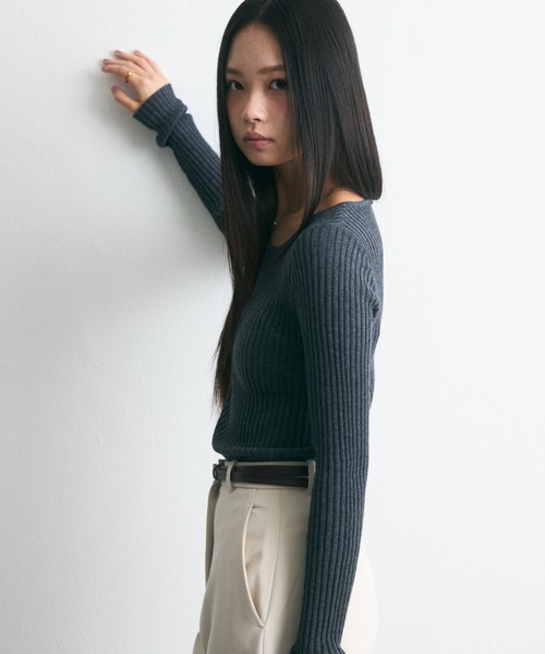 krahe(クレーエ)の「バックオープンリブトップス(ニット/セーター・レディース・グレー/ベージュ/ダークグレー/ホワイト・FREE)」の10枚目の写真