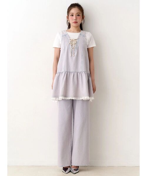 Now me. by NYLON JAPAN（ナウミーバイナイロンジャパン）の「ウエストフリンジデニムパンツ（デニムパンツ・レディース・ブルー/ピンク・SMALL/MEDIUM）」の3枚目の写真