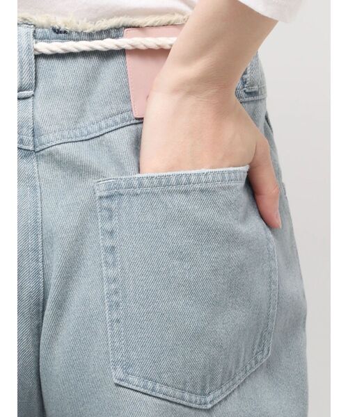 Now me. by NYLON JAPAN（ナウミーバイナイロンジャパン）の「ウエストフリンジデニムパンツ（デニムパンツ・レディース・ブルー/ピンク・SMALL/MEDIUM）」の19枚目の写真