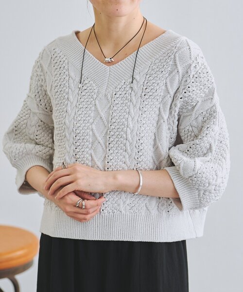 BEARDSLEY（ビアズリー）の「ケーブルニットプルオーバー（ニット/セーター・レディース・ライトグレー/ネイビー・FREE）」の2枚目の写真