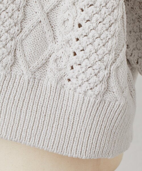 BEARDSLEY（ビアズリー）の「ケーブルニットプルオーバー（ニット/セーター・レディース・ライトグレー/ネイビー・FREE）」の6枚目の写真