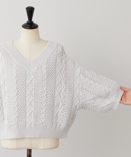 BEARDSLEY（ビアズリー）の「ケーブルニットプルオーバー（ニット/セーター・レディース・ライトグレー/ネイビー・FREE）」の8枚目の写真