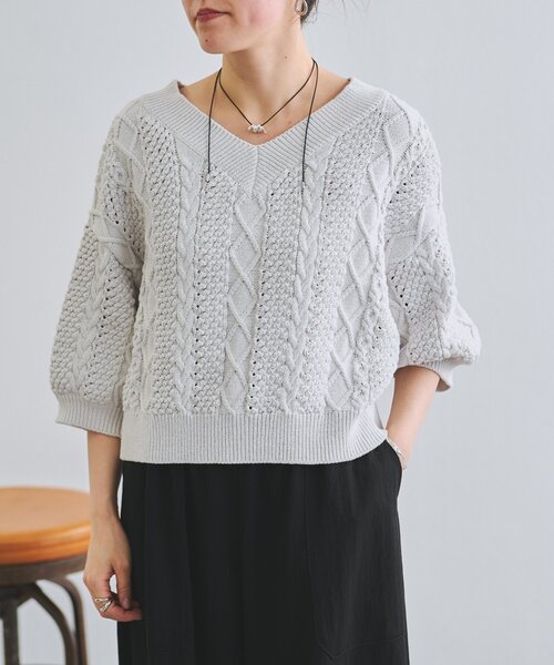 BEARDSLEY（ビアズリー）の「ケーブルニットプルオーバー（ニット/セーター・レディース・ライトグレー/ネイビー・FREE）」の9枚目の写真