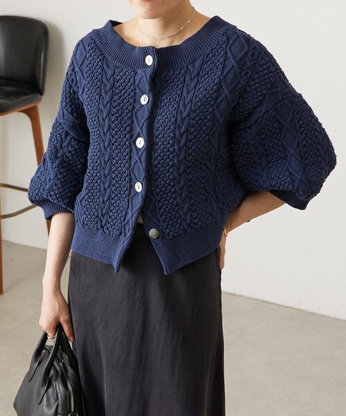 BEARDSLEY（ビアズリー）の「ケーブルニットプルオーバー（ニット/セーター・レディース・ライトグレー/ネイビー・FREE）」の4枚目の写真