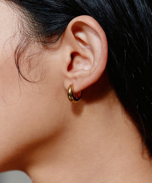 novice（ノーヴィス）の「【novice】Mini Compact Oval Pierce［Stainless］（ピアス（両耳用）・レディース・ゴールド/シルバー・FREE）」の2枚目の写真