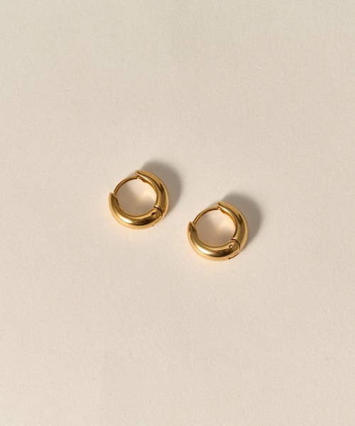 novice（ノーヴィス）の「【novice】Mini Compact Oval Pierce［Stainless］（ピアス（両耳用）・レディース・ゴールド/シルバー・FREE）」の3枚目の写真