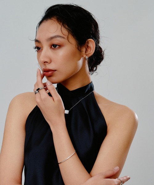 novice（ノーヴィス）の「【novice】Mini Compact Oval Pierce［Stainless］（ピアス（両耳用）・レディース・ゴールド/シルバー・FREE）」の7枚目の写真