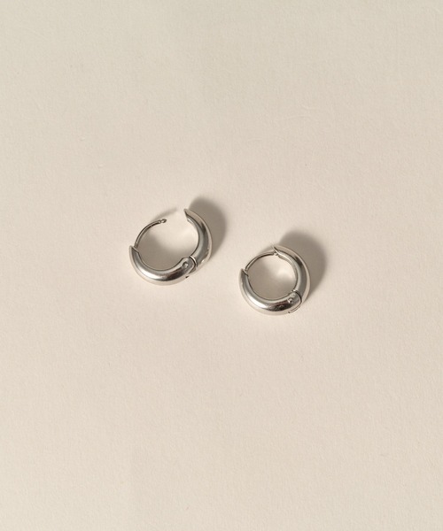 novice（ノーヴィス）の「【novice】Mini Compact Oval Pierce［Stainless］（ピアス（両耳用）・レディース・ゴールド/シルバー・FREE）」の9枚目の写真