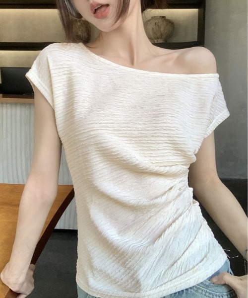kirakiraShop(キラキラショップ)の「マルチway エンボス プルオーバー(Tシャツ/カットソー・レディース・ベージュ/アイボリー/ブラック・FREE)」の3枚目の写真