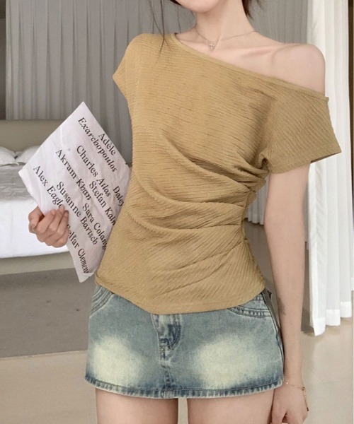 kirakiraShop(キラキラショップ)の「マルチway エンボス プルオーバー(Tシャツ/カットソー・レディース・ベージュ/アイボリー/ブラック・FREE)」の2枚目の写真