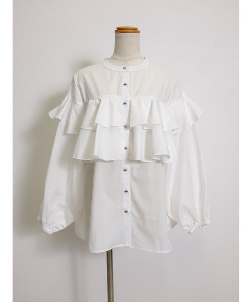 CHhdmn(シーエイチヒデモン)の「ダブルフリルブラウス ボリューム袖 メタリックボタン シャツ/ノーカラー 秋冬(シャツ/ブラウス・レディース・ライトブルー/ブラック/ホワイト/ピンク・M/L)」の13枚目の写真