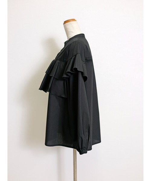 CHhdmn(シーエイチヒデモン)の「ダブルフリルブラウス ボリューム袖 メタリックボタン シャツ/ノーカラー 秋冬(シャツ/ブラウス・レディース・ライトブルー/ブラック/ホワイト/ピンク・M/L)」の17枚目の写真