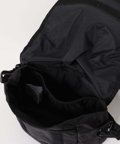 Gramicci(グラミチ)の「【GRAMICCI】MULTI SIDE BAG(ショルダーバッグ・メンズ・オリーブ/ブラック・FREE)」の3枚目の写真