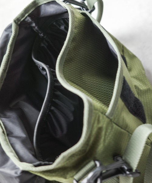 Gramicci(グラミチ)の「【GRAMICCI】MULTI SIDE BAG(ショルダーバッグ・メンズ・オリーブ/ブラック・FREE)」の7枚目の写真