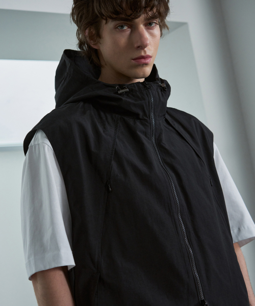 DRAW FIT（ドローフィット）の「カーブドナイロンフードベスト[ブラック]（ベスト・メンズ・その他・LARGE/MEDIUM/X-LARGE）」の2枚目の写真