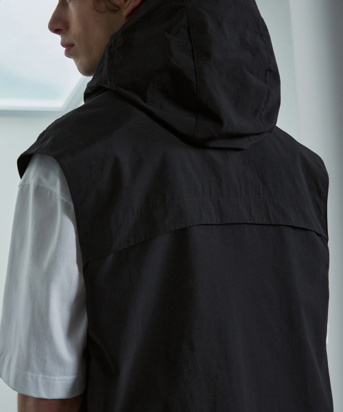DRAW FIT（ドローフィット）の「カーブドナイロンフードベスト[ブラック]（ベスト・メンズ・その他・LARGE/MEDIUM/X-LARGE）」の3枚目の写真