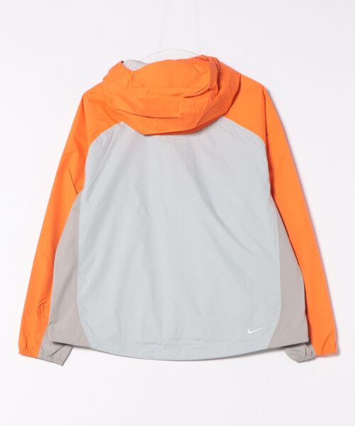 NIKE（ナイキ）の「NIKE WMNS ACG SFADV PHANTAZMA IF0102-819（ブルゾン・メンズ・オレンジ・LARGE/MEDIUM）」の2枚目の写真