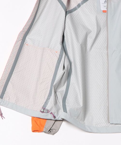 NIKE（ナイキ）の「NIKE WMNS ACG SFADV PHANTAZMA IF0102-819（ブルゾン・メンズ・オレンジ・LARGE/MEDIUM）」の3枚目の写真