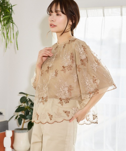 mysty woman（ミスティウーマン）の「フローラルラメ刺繍ブラウス5分袖　656078（シャツ/ブラウス・レディース・ブラウン/アイボリー/ブラック/グレイッシュブルー・FREE）」の3枚目の写真