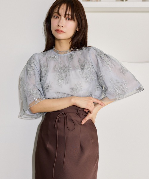 mysty woman（ミスティウーマン）の「フローラルラメ刺繍ブラウス5分袖　656078（シャツ/ブラウス・レディース・ブラウン/アイボリー/ブラック/グレイッシュブルー・FREE）」の7枚目の写真