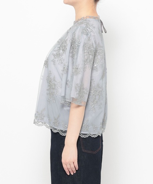 mysty woman（ミスティウーマン）の「フローラルラメ刺繍ブラウス5分袖　656078（シャツ/ブラウス・レディース・ブラウン/アイボリー/ブラック/グレイッシュブルー・FREE）」の17枚目の写真