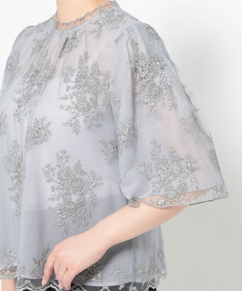 mysty woman（ミスティウーマン）の「フローラルラメ刺繍ブラウス5分袖　656078（シャツ/ブラウス・レディース・ブラウン/アイボリー/ブラック/グレイッシュブルー・FREE）」の20枚目の写真