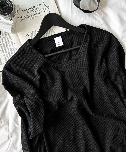 COSYHARU(コシハル)の「ワッフルUネック長袖Tシャツ(Tシャツ/カットソー・メンズ・ブラック/ホワイト・FREE)」の5枚目の写真