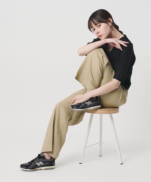 NEW BALANCE(ニューバランス)の「<New Balance>スエード U204L スニーカー(スニーカー・レディース・ブラック/ライトグレー・24cm/23cm/25cm/22.5cm/24.5cm/23.5cm)」の4枚目の写真