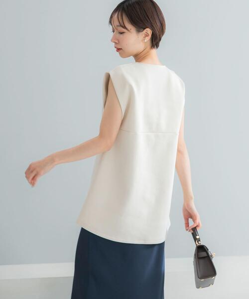 URBAN RESEARCH ROSSO WOMEN（アーバンリサーチ　ロッソ）の「Vネックポンチベスト（ベスト・レディース・ブラック/ホワイト系その他・FREE）」の4枚目の写真