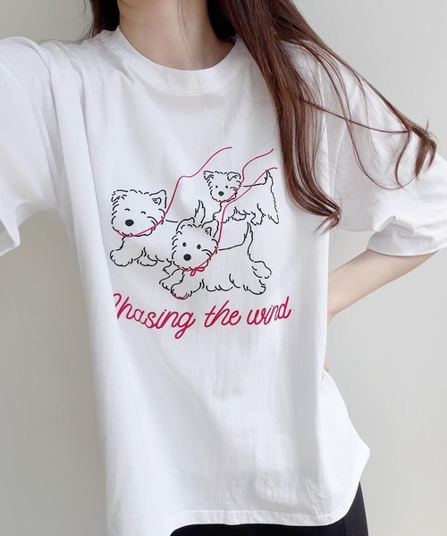 Nana(ナナ)の「ドッグプリント ロゴTシャツ(Tシャツ/カットソー・レディース・ホワイト/ブラック・FREE)」の1枚目の写真