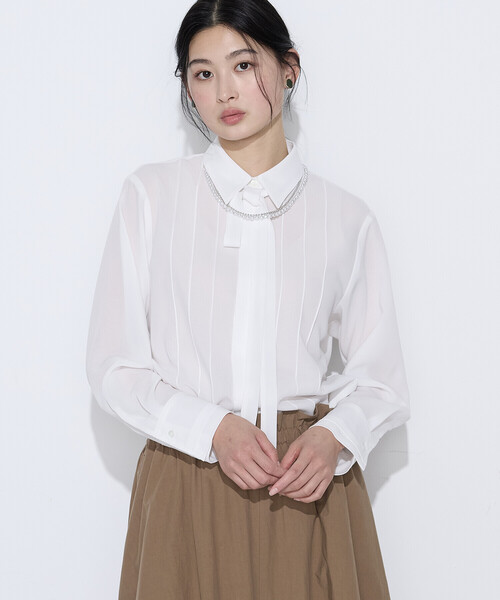 COMME CA(コムサ)の「フィネスボイル シャツブラウス(シャツ/ブラウス・レディース・チャコール/サックスブルー/ホワイト・11号/9号)」の2枚目の写真