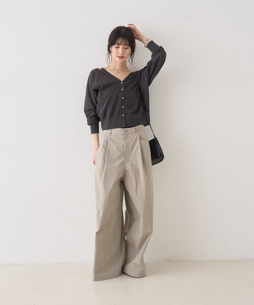 Rouge vif Anna(ルージュヴィフアンナ)の「2WAYサスペンダータックワイドパンツ/サスペンダー取り外し可能/バッグベルト付き/ポケット付き(その他パンツ・レディース・スミクロ/グレイッシュベージュ・36/38)」の17枚目の写真