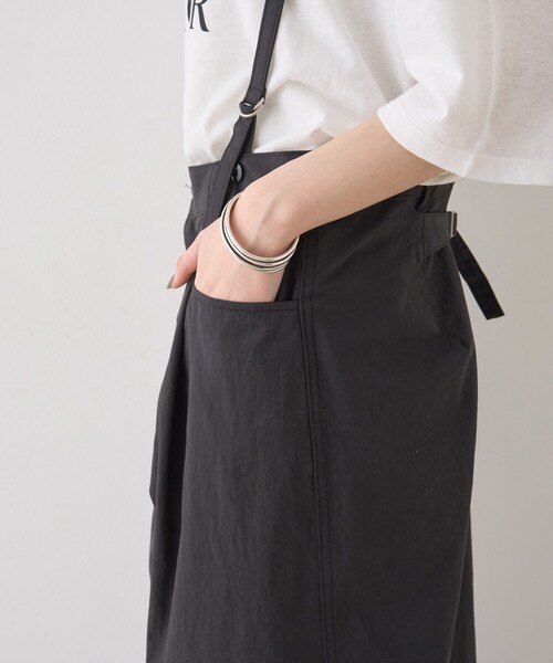 Rouge vif Anna(ルージュヴィフアンナ)の「2WAYサスペンダータックワイドパンツ/サスペンダー取り外し可能/バッグベルト付き/ポケット付き(その他パンツ・レディース・スミクロ/グレイッシュベージュ・36/38)」の21枚目の写真