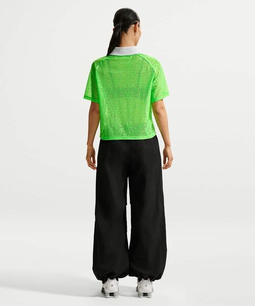 NIKE(ナイキ)の「ナイキ スポーツウェア ウィメンズ ルーズ レース ポロ ジャージー トップス / Nike Sportswear Women's Loose Lace Polo Jersey Top IF0521-398 Green Strike(ポロシャツ・レディース・グリーン・XL/S/M/L/XS)」の5枚目の写真