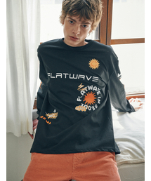 FLATWAVE IN SEOUL（フラットウェーブインソウル）の「Elva Print Longsleeve T-Shirt Black（Tシャツ/カットソー）」