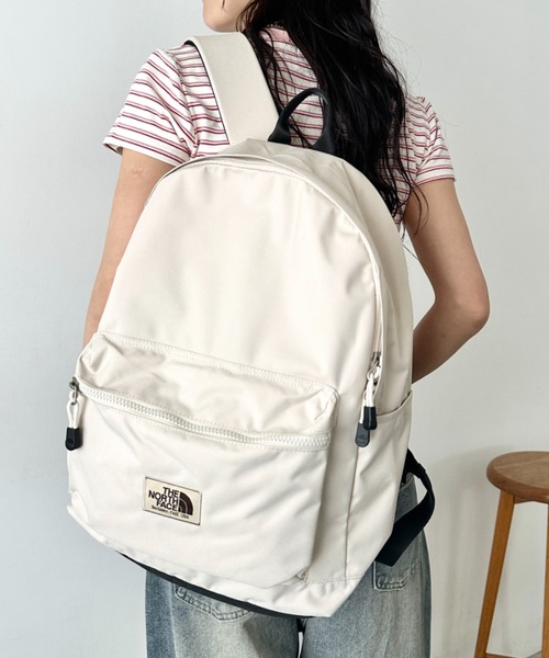 THE NORTH FACE(ザノースフェイス)の「【国内未発売】THE NORTH FACE(ザ・ノースフェイス)/PC・A4収納可能 軽量 通勤通学 リュック バックパック/STANDARD DAYPACK(バックパック/リュック・レディース・ブラック/クリーム/カーキ・FREE)」の2枚目の写真