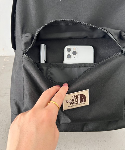THE NORTH FACE(ザノースフェイス)の「【国内未発売】THE NORTH FACE(ザ・ノースフェイス)/PC・A4収納可能 軽量 通勤通学 リュック バックパック/STANDARD DAYPACK(バックパック/リュック・レディース・ブラック/クリーム/カーキ・FREE)」の13枚目の写真