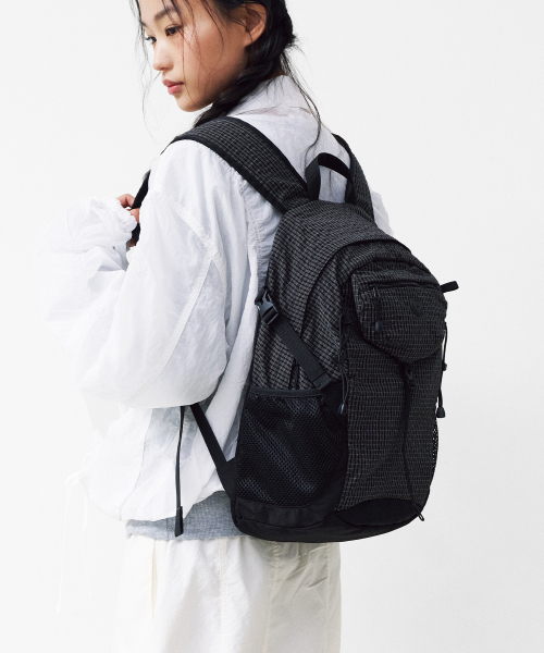 セール】DAY POCKET BACKPACK - BLACK（バックパック/リュック