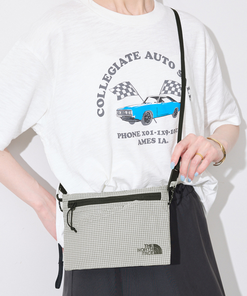 THE NORTH FACE（ザノースフェイス）の「THE NORTH FACE/ノースフェイス Rafter Shoulder Pouch S SP NM72628（ショルダーバッグ・レディース・ライトグレー/ブラック・FREE）」の8枚目の写真