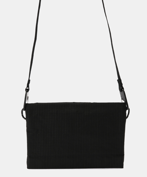 THE NORTH FACE（ザノースフェイス）の「THE NORTH FACE/ノースフェイス Rafter Shoulder Pouch S SP NM72628（ショルダーバッグ・レディース・ライトグレー/ブラック・FREE）」の14枚目の写真