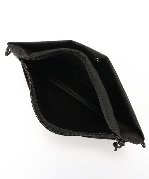 THE NORTH FACE（ザノースフェイス）の「THE NORTH FACE/ノースフェイス Rafter Shoulder Pouch S SP NM72628（ショルダーバッグ・レディース・ライトグレー/ブラック・FREE）」の16枚目の写真