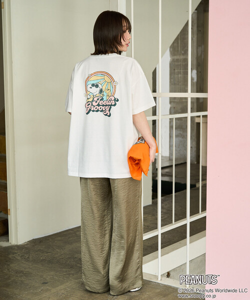 FREAK'S STORE（フリークスストア）の「限定展開　別注/SNOOPY/スヌーピー ポッププリント 半袖 Tシャツ（Tシャツ/カットソー・レディース・ブラック/グレー/オフホワイト・ﾌﾘ-）」の5枚目の写真