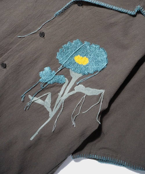 CAMPHOR WOOD(カンファーウッド)の「FLOWER EMBROIDERY SAGARA H/S SHIRT / フラワーサガラ刺繍ブランケットステッチシャツ(シャツ/ブラウス・メンズ・ブラウン系/サックスブルー/ホワイト・SMALL/MEDIUM/LARGE)」の11枚目の写真
