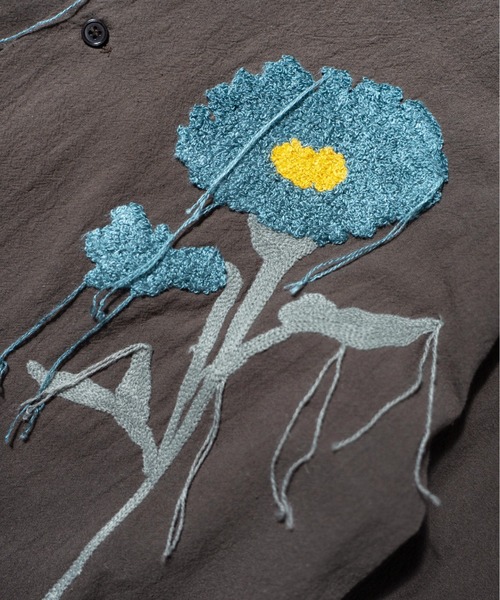 CAMPHOR WOOD(カンファーウッド)の「FLOWER EMBROIDERY SAGARA H/S SHIRT / フラワーサガラ刺繍ブランケットステッチシャツ(シャツ/ブラウス・メンズ・ブラウン系/サックスブルー/ホワイト・SMALL/MEDIUM/LARGE)」の10枚目の写真