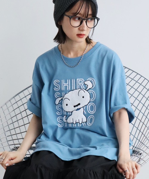 CORPUS SELECT(コーパストーキョー)の「【クレヨンしんちゃん】サガラ刺繍 オーバーサイズ 半袖Tシャツ(Tシャツ/カットソー・レディース・オートミール/ラベンダー/スカイブルー/ブラック・M/L)」の2枚目の写真
