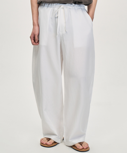 PRAIRIE(KR)(プレーリー)の「BARRELFIT リネン ワイドスラックス (WHITE)(スラックス・メンズ・ホワイト・SMALL/MEDIUM/LARGE)」の2枚目の写真