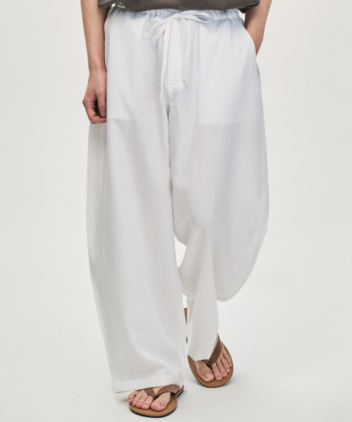 PRAIRIE(KR)(プレーリー)の「BARRELFIT リネン ワイドスラックス (WHITE)(スラックス・メンズ・ホワイト・SMALL/MEDIUM/LARGE)」の3枚目の写真